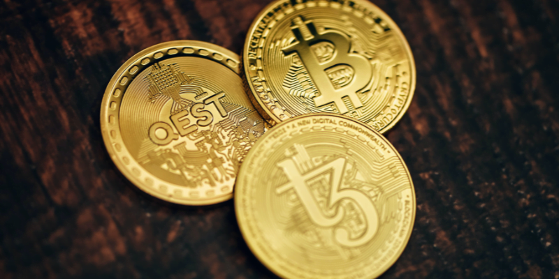 Moedas representando Cassinos que aceitam bitcoin