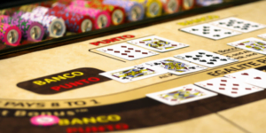 Como jogar baccarat online gratis