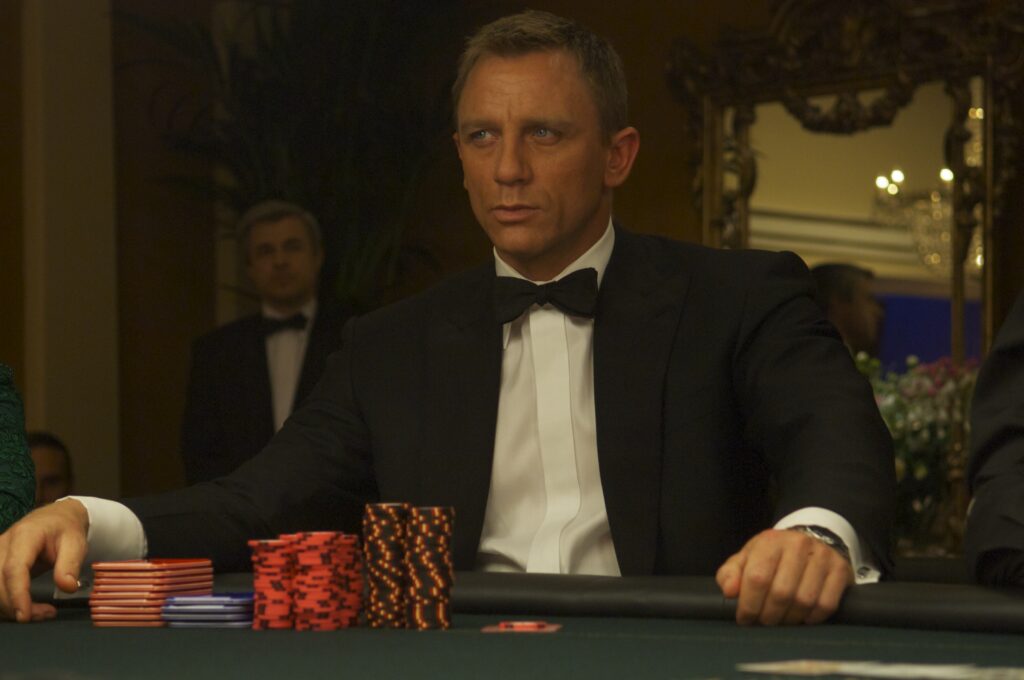 Daniel Craig jogando Baccarat em Cassino Royale